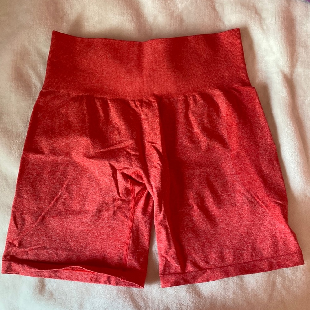 NVGTN Contour Seamless Shorts|candy apple red| size medium